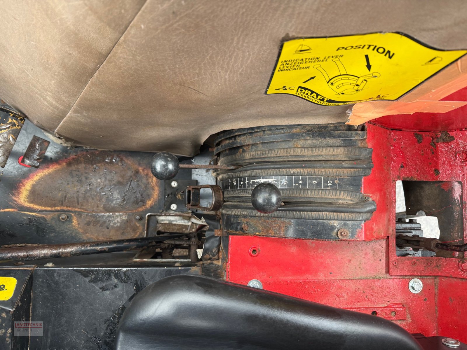 Traktor Türe ait IHC 733, Gebrauchtmaschine içinde Kirkel-Altstadt (resim 10)