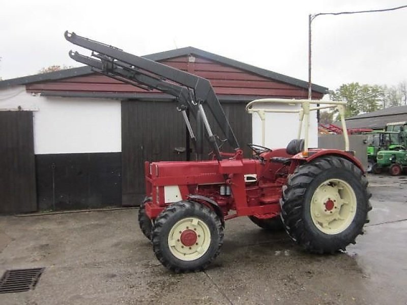 Traktor des Typs IHC 733A, Gebrauchtmaschine in Ziegenhagen (Bild 1)