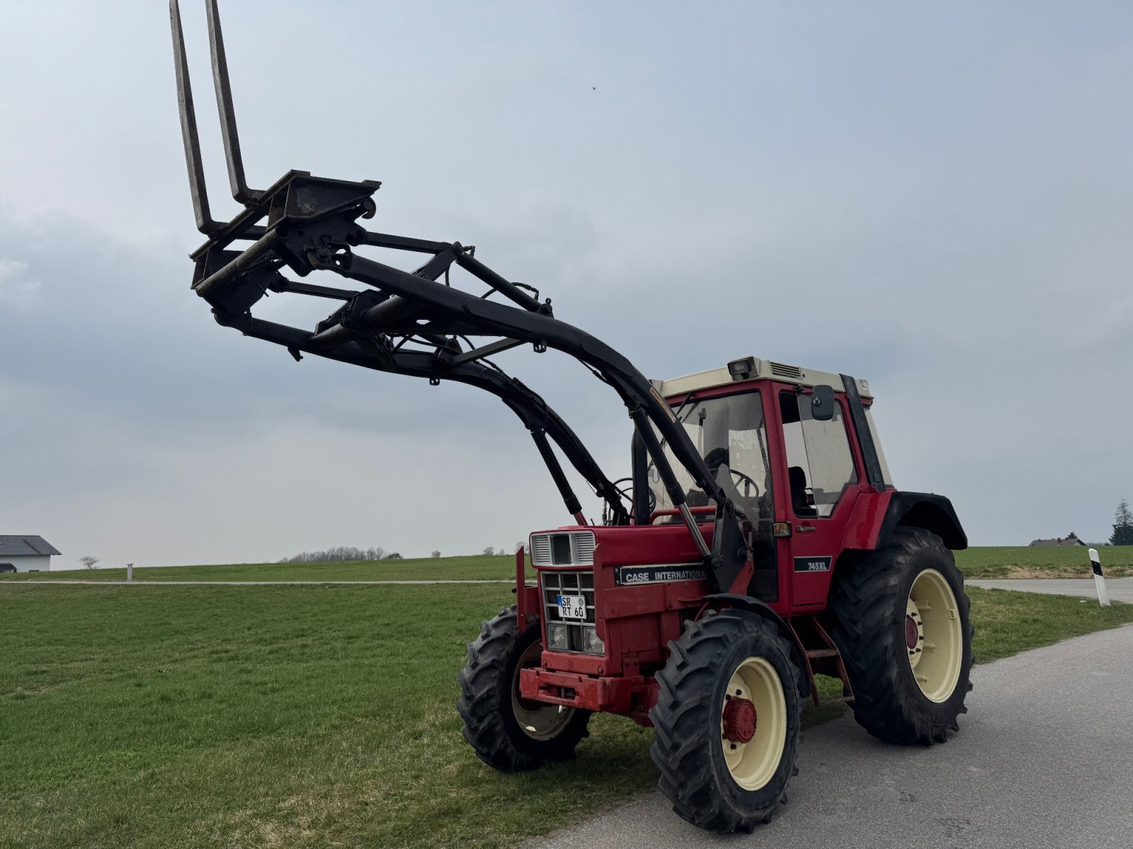 Traktor του τύπου IHC 745 XL, Gebrauchtmaschine σε Hunderdorf (Φωτογραφία 1)