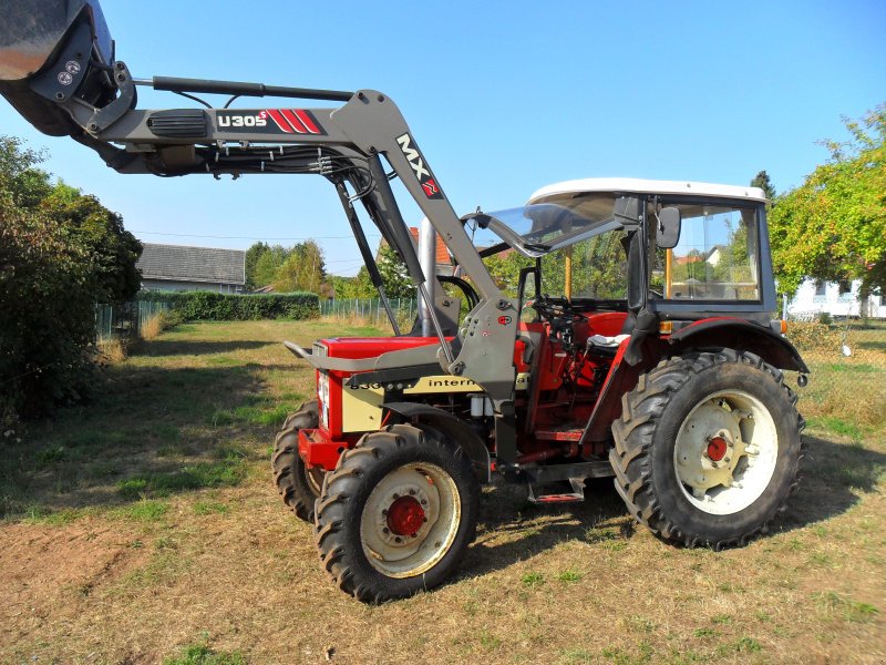 Traktor des Typs IHC 833 AS, Gebrauchtmaschine in Schwalbach (Bild 1)