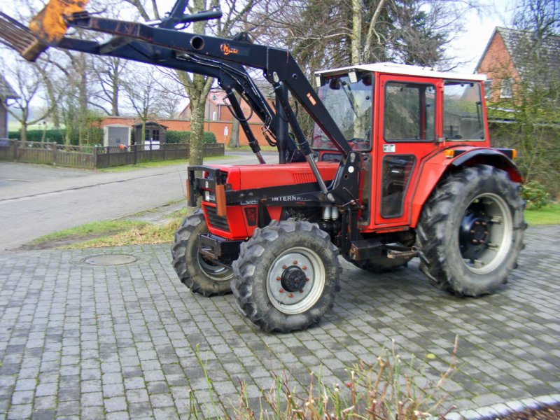 Traktor des Typs IHC 833 Frontlader+Niedrigkabine, Gebrauchtmaschine in Kutenholz (Bild 1)