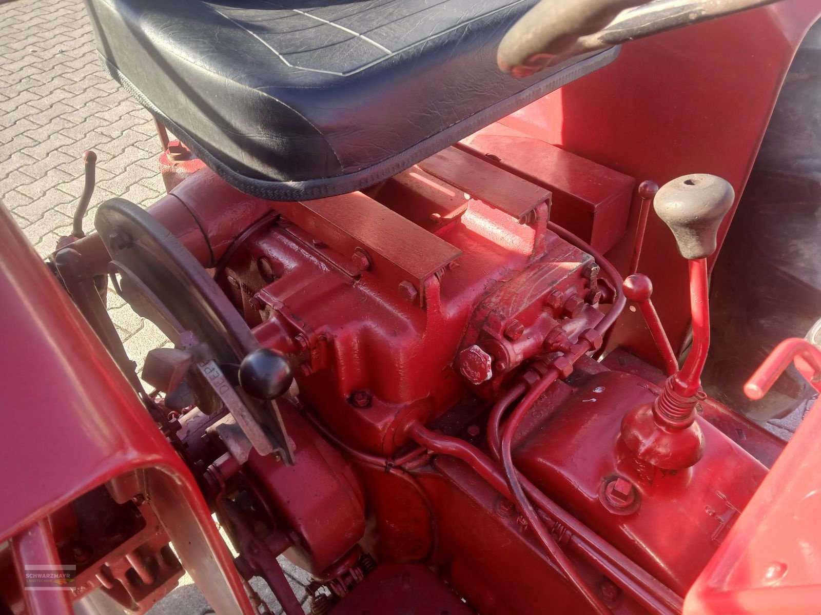 Traktor des Typs IHC Mc Cormick B 275 Oldtimer, Gebrauchtmaschine in Aurolzmünster (Bild 12)