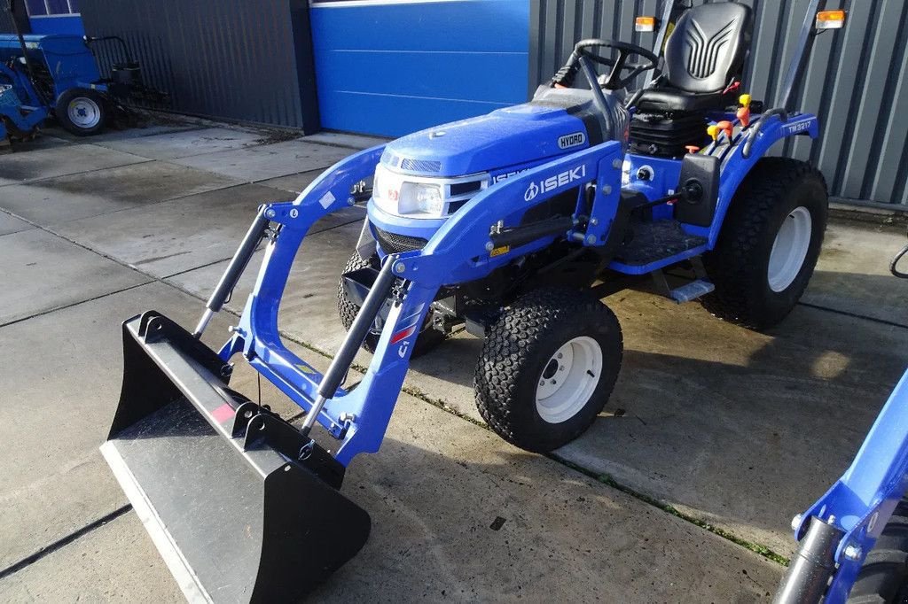 Traktor des Typs Iseki 3217 met voorlader ., Neumaschine in Losdorp (Bild 2)