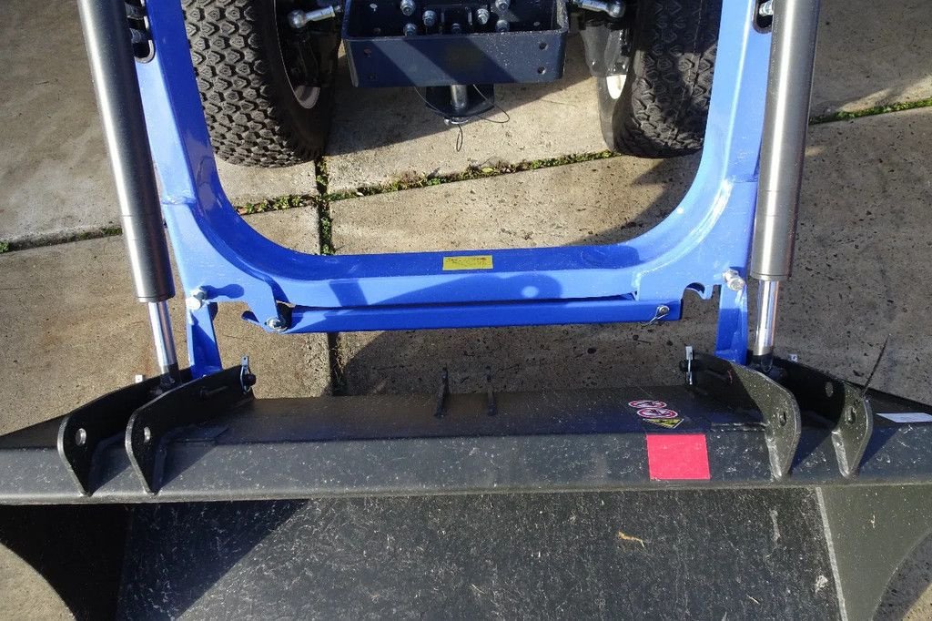 Traktor des Typs Iseki 3217 met voorlader ., Neumaschine in Losdorp (Bild 11)