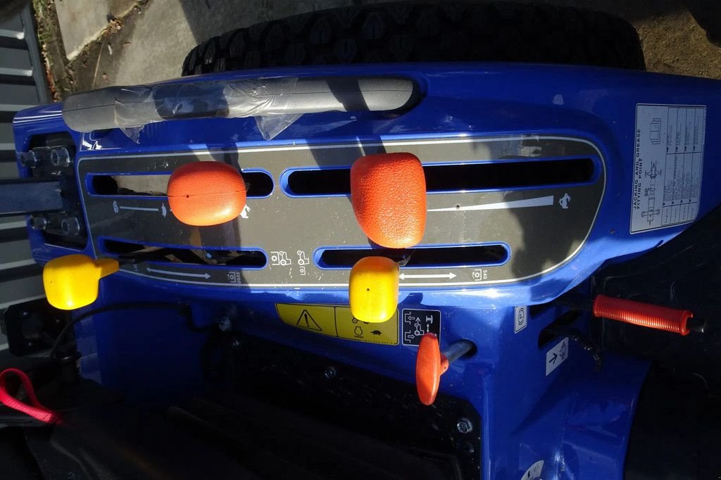 Traktor des Typs Iseki 3217 met voorlader ., Neumaschine in Losdorp (Bild 8)