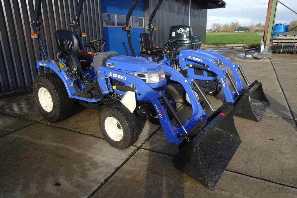 Traktor des Typs Iseki 3217 met voorlader ., Neumaschine in Losdorp (Bild 1)