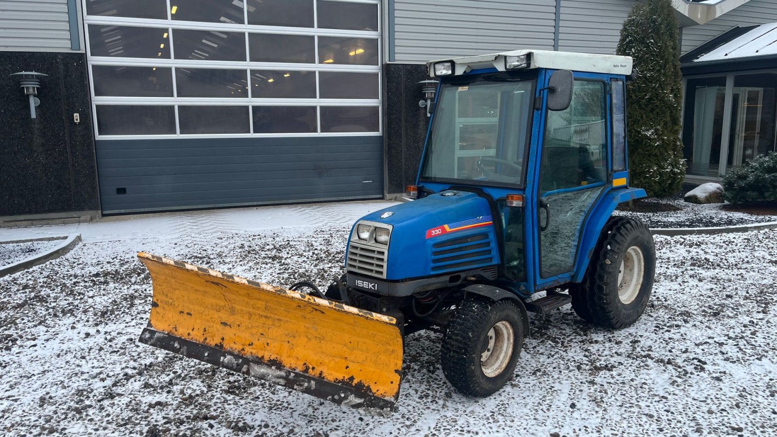Traktor del tipo Iseki 330 Med frontlift, sneplov og lukket kabine, Gebrauchtmaschine en Lintrup (Imagen 2)
