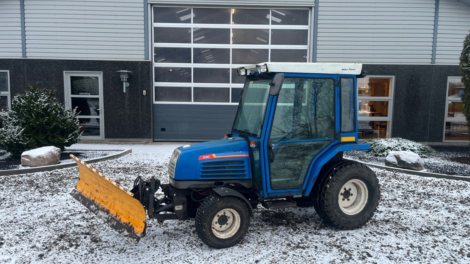 Traktor del tipo Iseki 330 Med frontlift, sneplov og lukket kabine, Gebrauchtmaschine en Lintrup (Imagen 1)