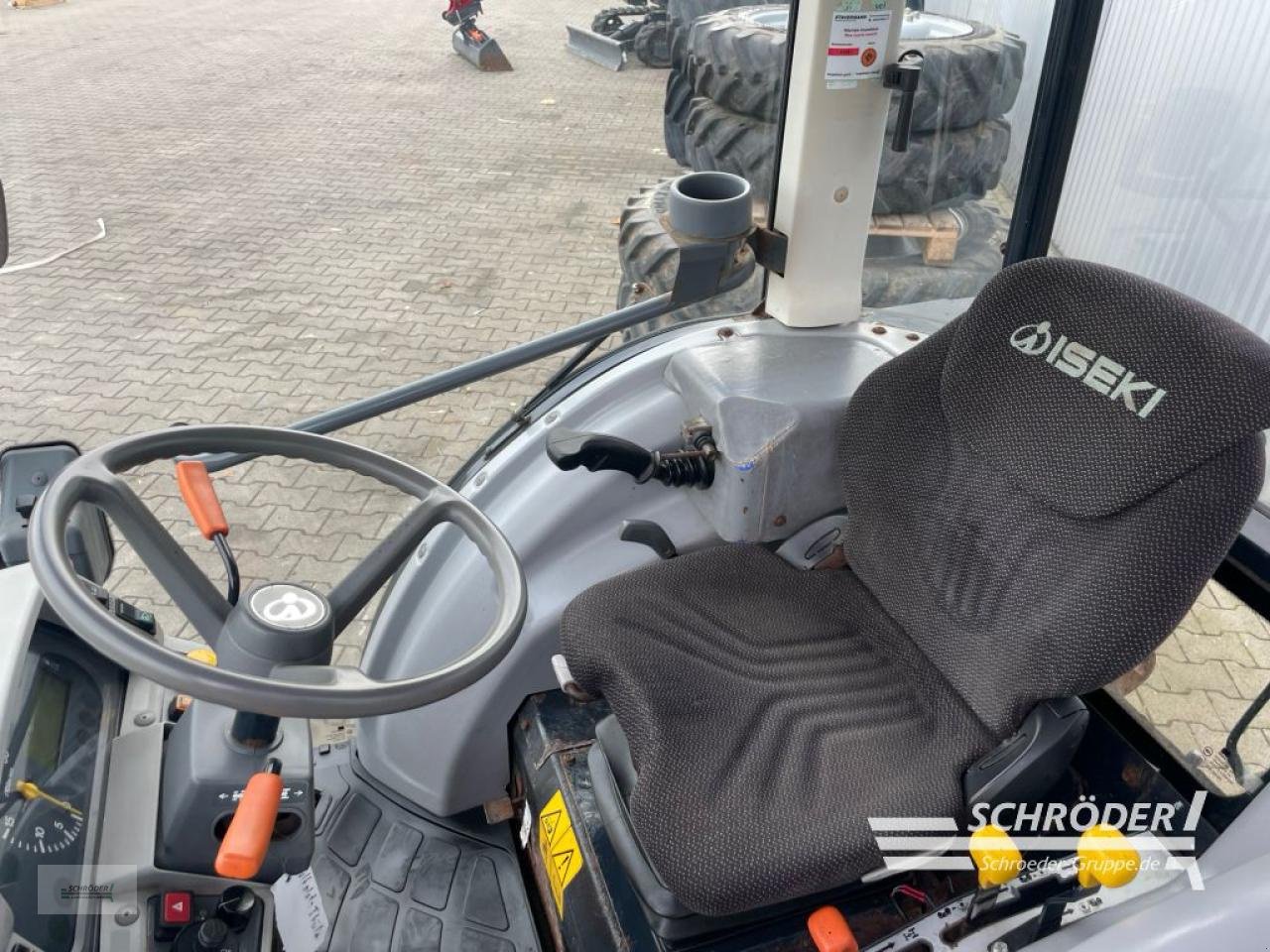 Traktor des Typs Iseki 5470, Gebrauchtmaschine in Wildeshausen (Bild 12)