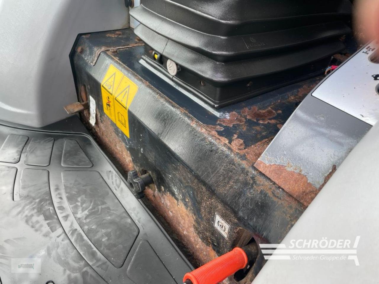 Traktor des Typs Iseki 5470, Gebrauchtmaschine in Wildeshausen (Bild 16)