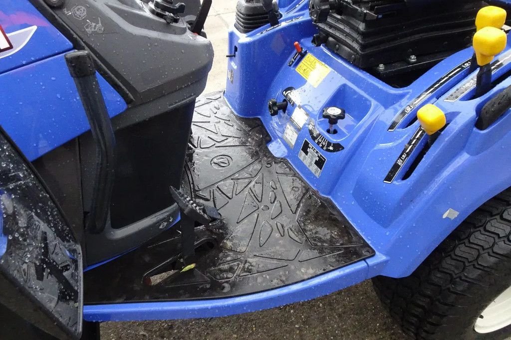 Traktor of the type Iseki met voorlader .TXGS24, Neumaschine in Losdorp (Picture 8)