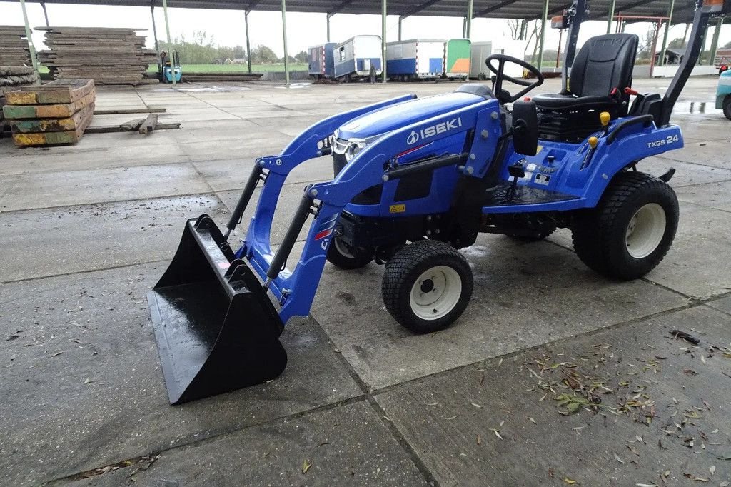 Traktor of the type Iseki met voorlader .TXGS24, Neumaschine in Losdorp (Picture 2)