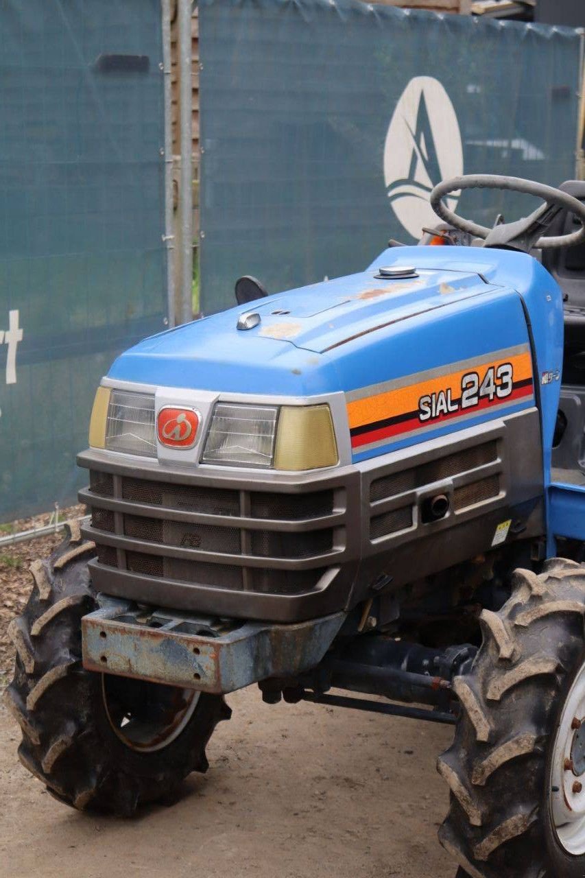 Traktor от тип Iseki SIAL 243, Gebrauchtmaschine в Antwerpen (Снимка 11)