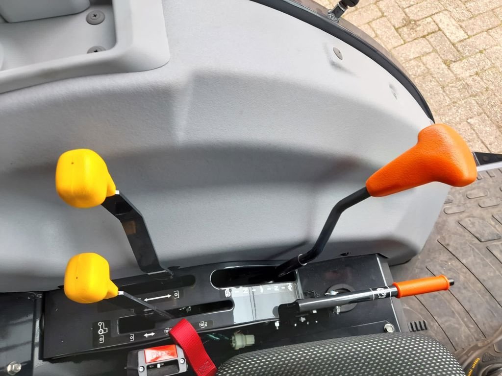 Traktor des Typs Iseki TG 6687-H, Gebrauchtmaschine in MARIENHEEM (Bild 11)