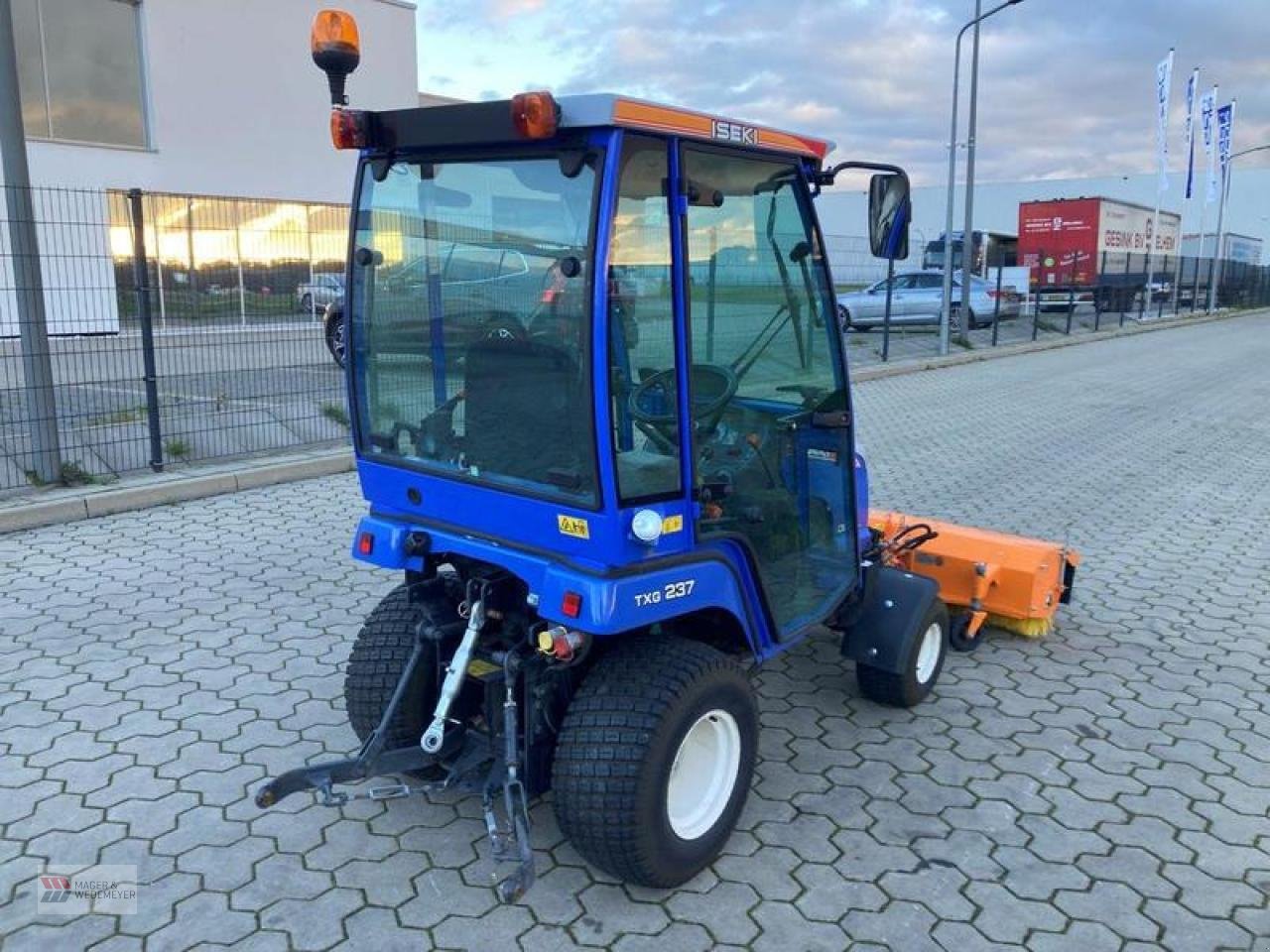 Traktor des Typs Iseki TGX 237 KEHRMASCHINE + SICHELMÄHER, Gebrauchtmaschine in Oyten (Bild 5)