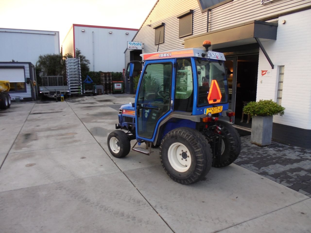 Traktor des Typs Iseki TH 4260 FH, Gebrauchtmaschine in Hedel (Bild 2)