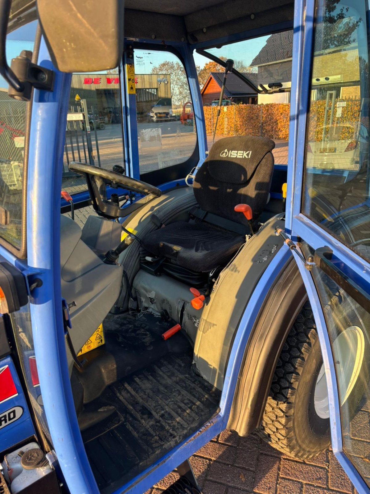 Traktor des Typs Iseki Th4295, Gebrauchtmaschine in Wadenoijen (Bild 4)