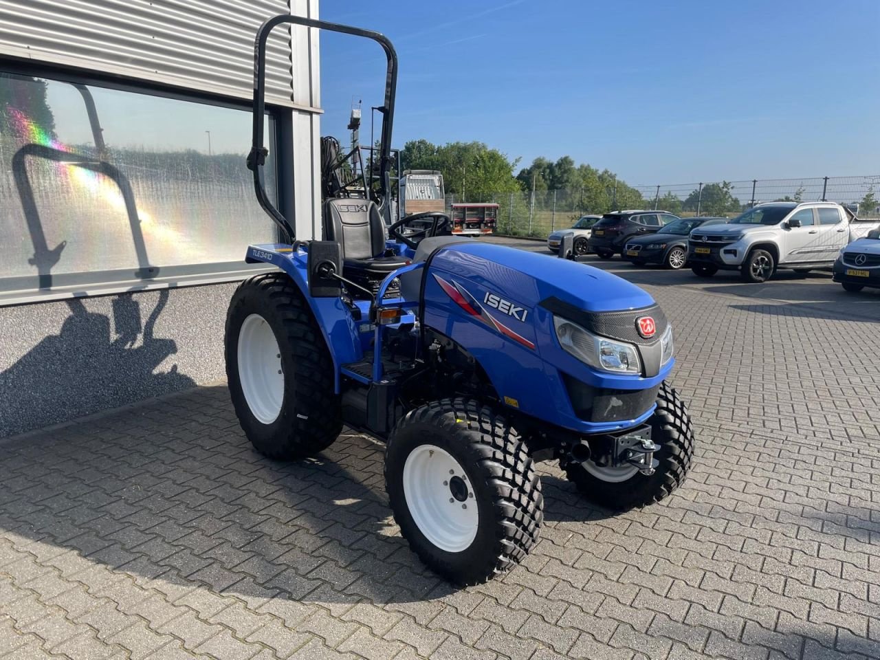 Traktor of the type Iseki TLE 3410 HST tractor, Neumaschine in Roermond (Picture 1)