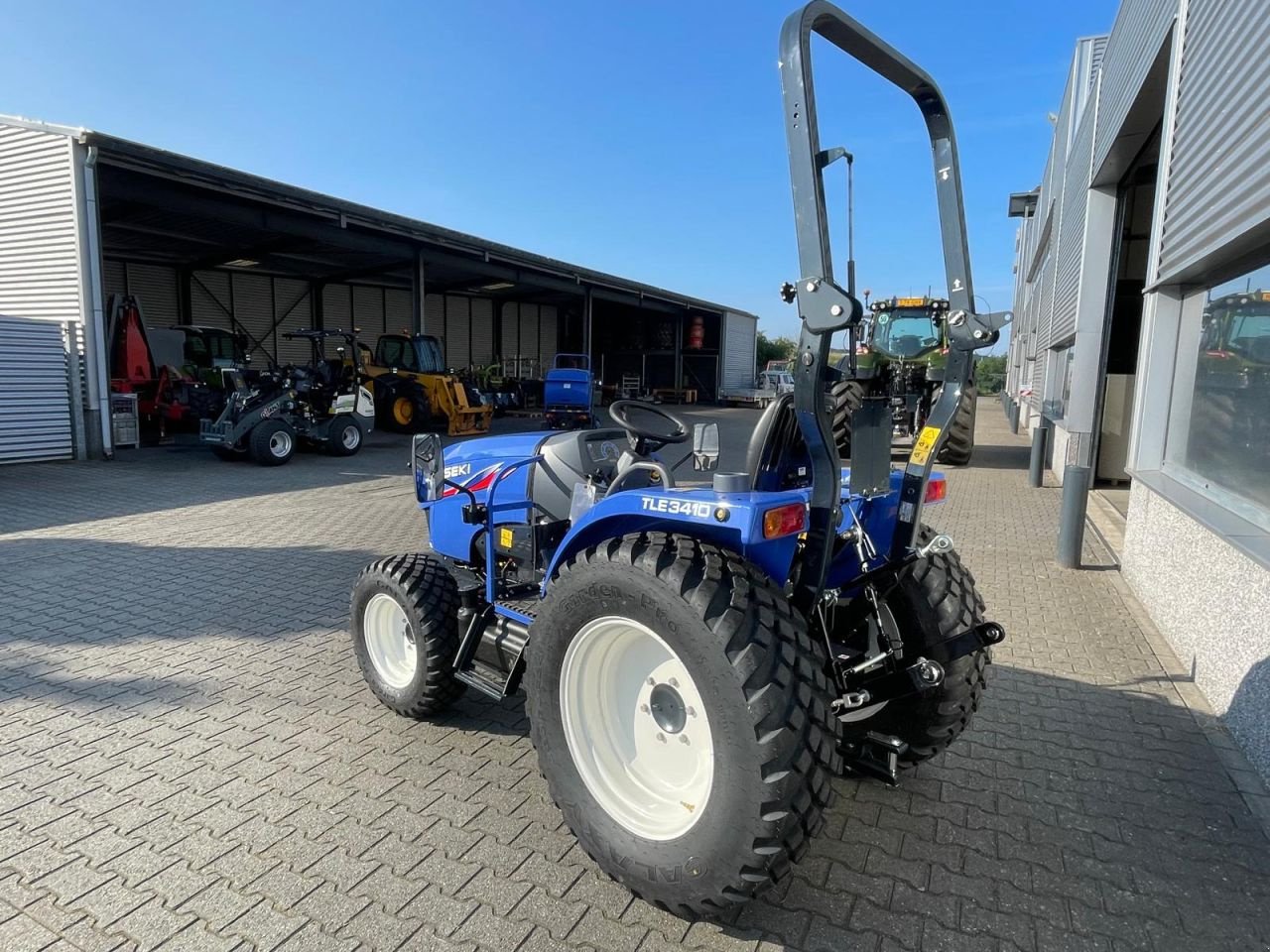 Traktor of the type Iseki TLE 3410 HST tractor, Neumaschine in Roermond (Picture 7)