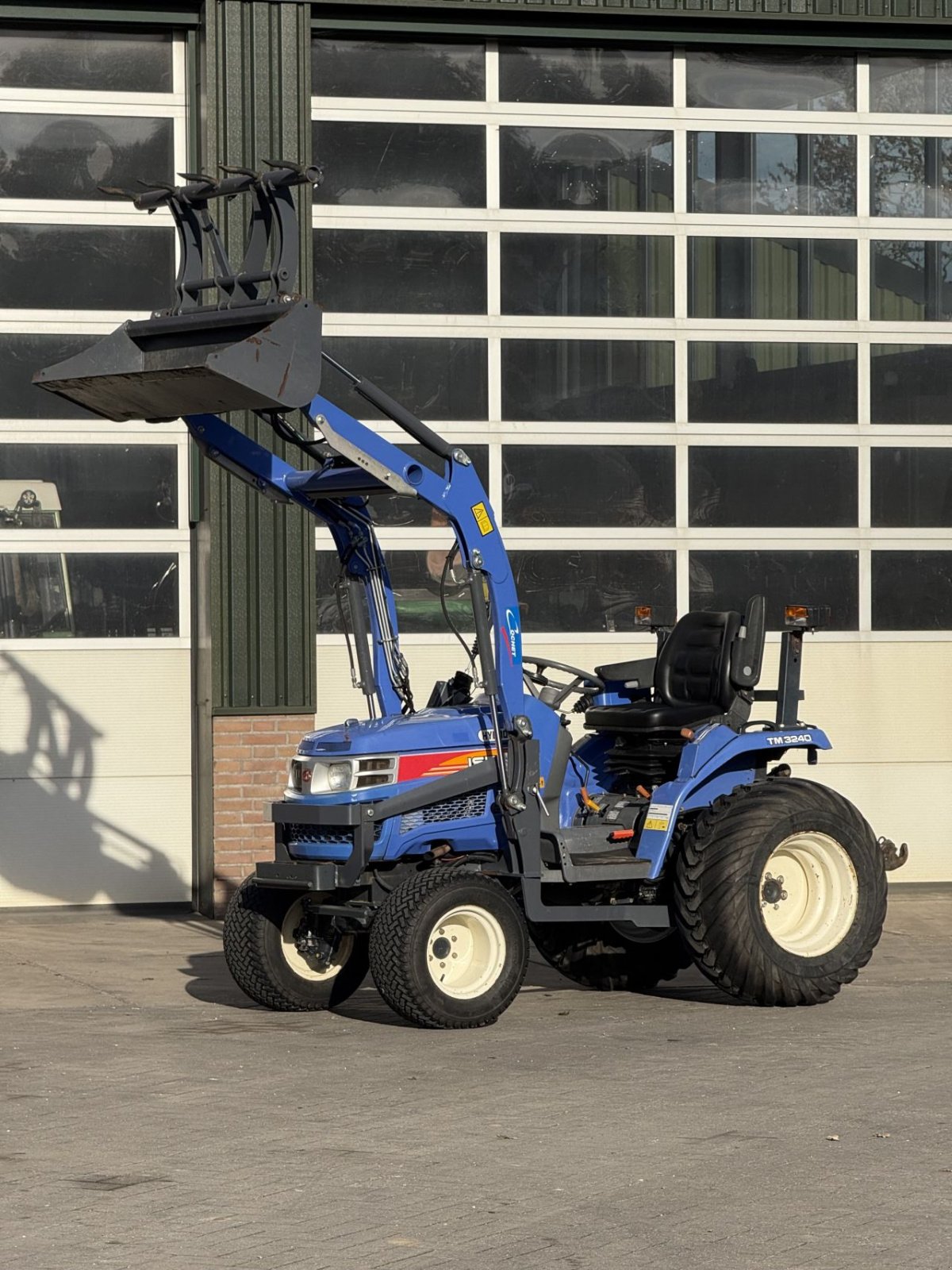 Traktor del tipo Iseki Tm3240, Gebrauchtmaschine In Wadenoijen (Immagine 1)