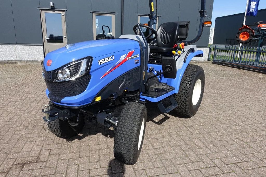 Traktor des Typs Iseki TM4230 4wd HST / 0001 Draaiuren / Nieuw, Nieuw, Nieuw, Gebrauchtmaschine in Swifterband (Bild 4)