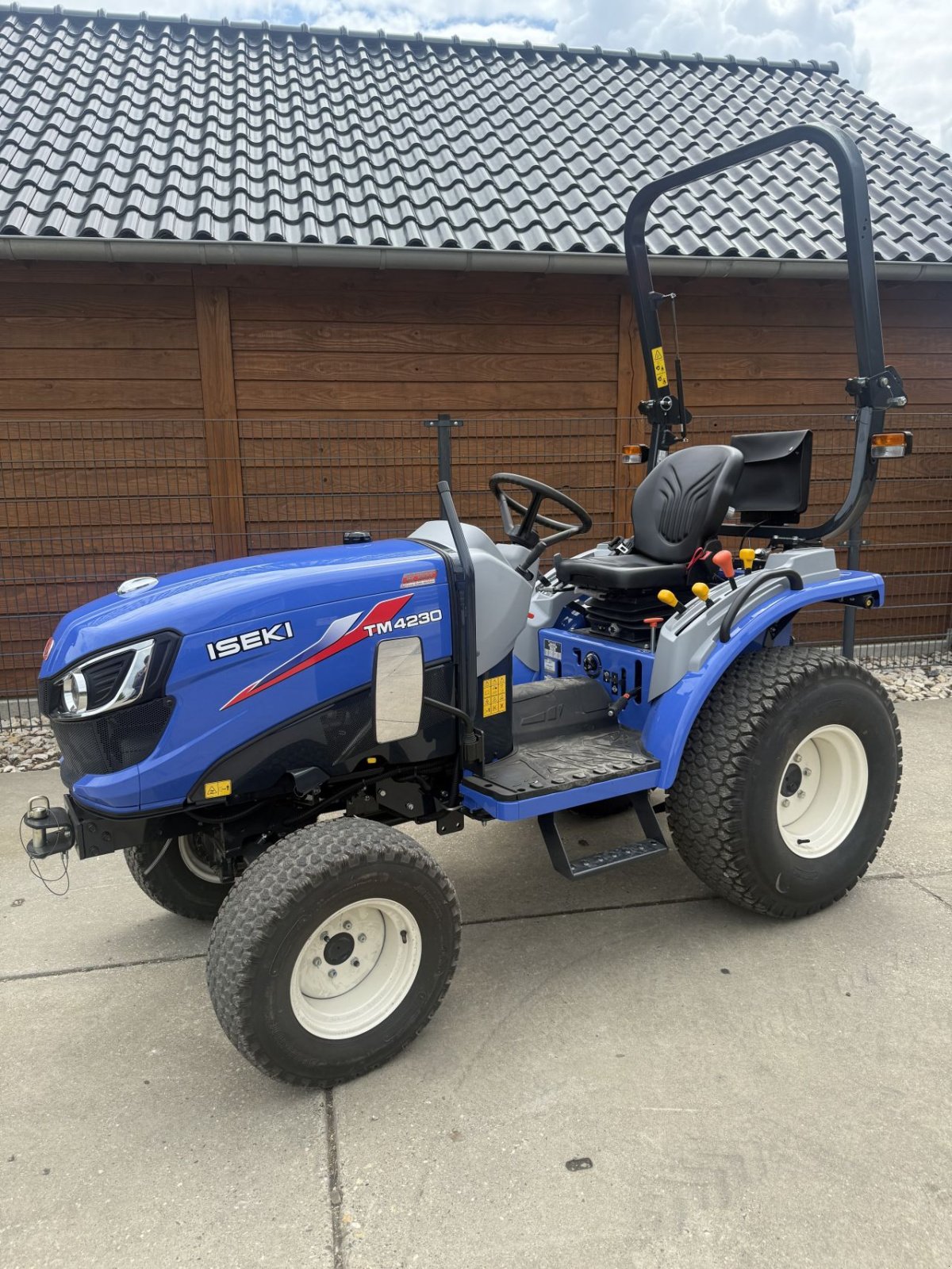 Traktor типа Iseki Tm4230, Gebrauchtmaschine в Wadenoijen (Фотография 1)