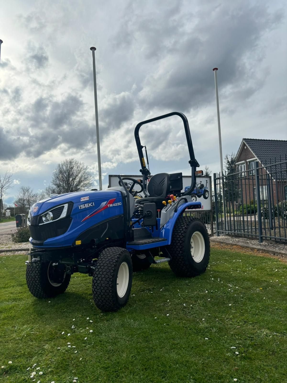 Traktor des Typs Iseki Tm4230, Gebrauchtmaschine in Wadenoijen (Bild 1)