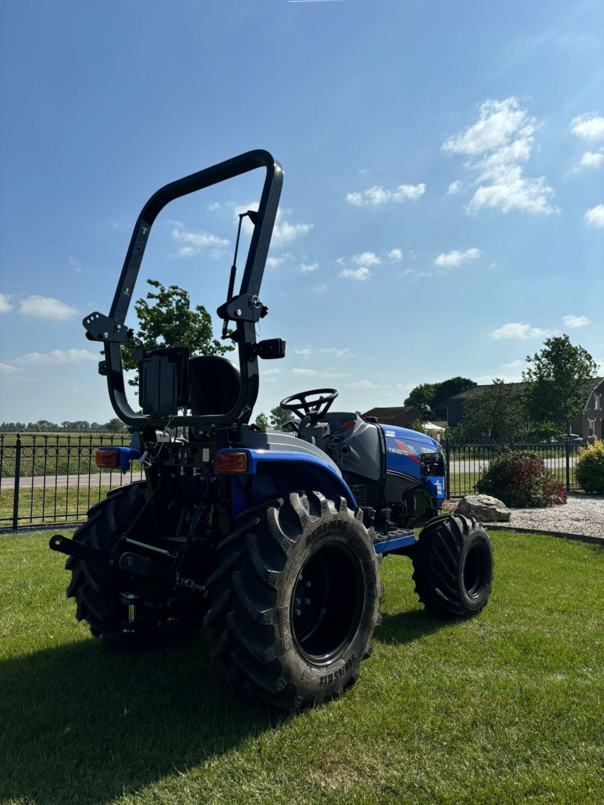 Traktor of the type Iseki Tm4270, Neumaschine in Wadenoijen (Picture 5)