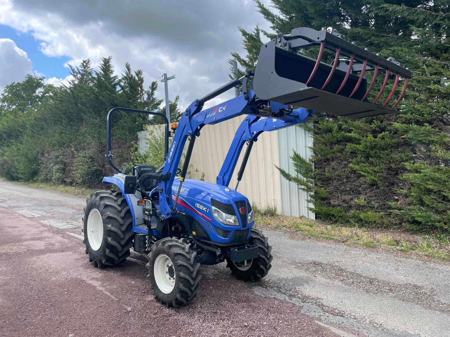 Traktor des Typs Iseki Tracteur agricole TG6687 Iseki, Gebrauchtmaschine in SAINT CLAIR SUR ELLE (Bild 1)