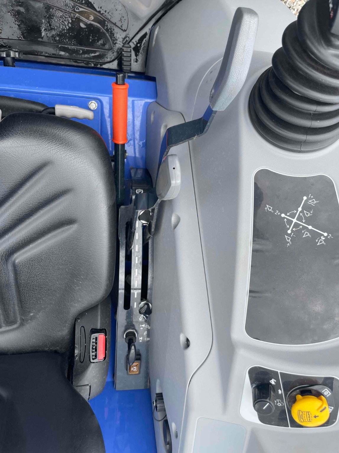 Traktor typu Iseki Tracteur agricole TG6687 Iseki, Gebrauchtmaschine v SAINT CLAIR SUR ELLE (Obrázek 11)