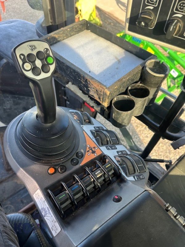 Traktor от тип JCB 4220 Allradlenkung, Gebrauchtmaschine в Schutterzell (Снимка 13)