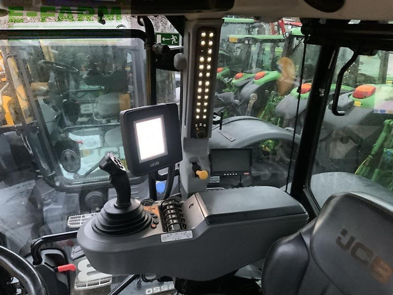 Traktor of the type JCB 4220 fastrac tractor (st24925), Gebrauchtmaschine in SHAFTESBURY (Picture 22)