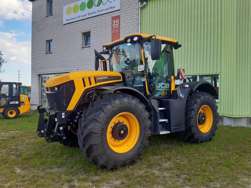 Traktor des Typs JCB 4220 Icon, Neumaschine in Hindelbank (Bild 1)