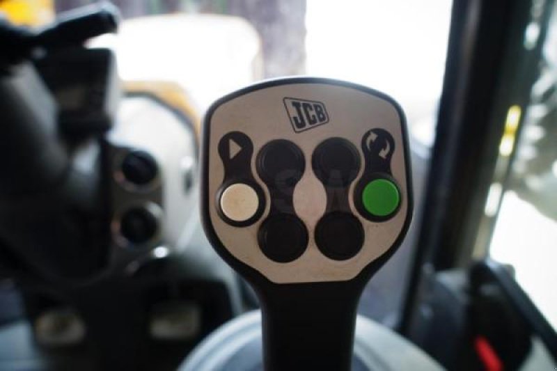 Traktor of the type JCB 4220 Tier 5, Gebrauchtmaschine in Sorée (Picture 10)