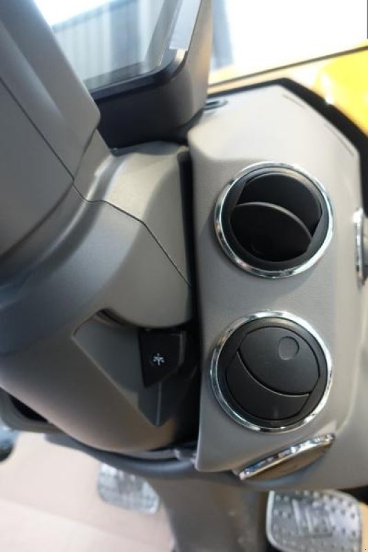 Traktor of the type JCB 4220 Tier 5, Gebrauchtmaschine in Sorée (Picture 7)