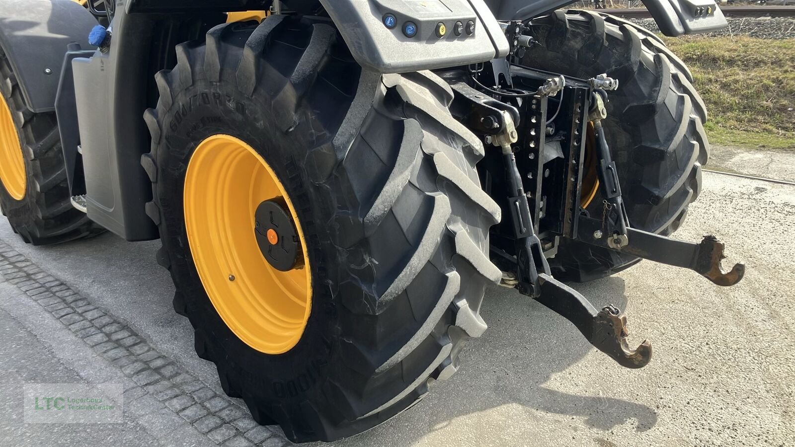 Traktor Türe ait JCB 4220, Gebrauchtmaschine içinde Großpetersdorf (resim 14)