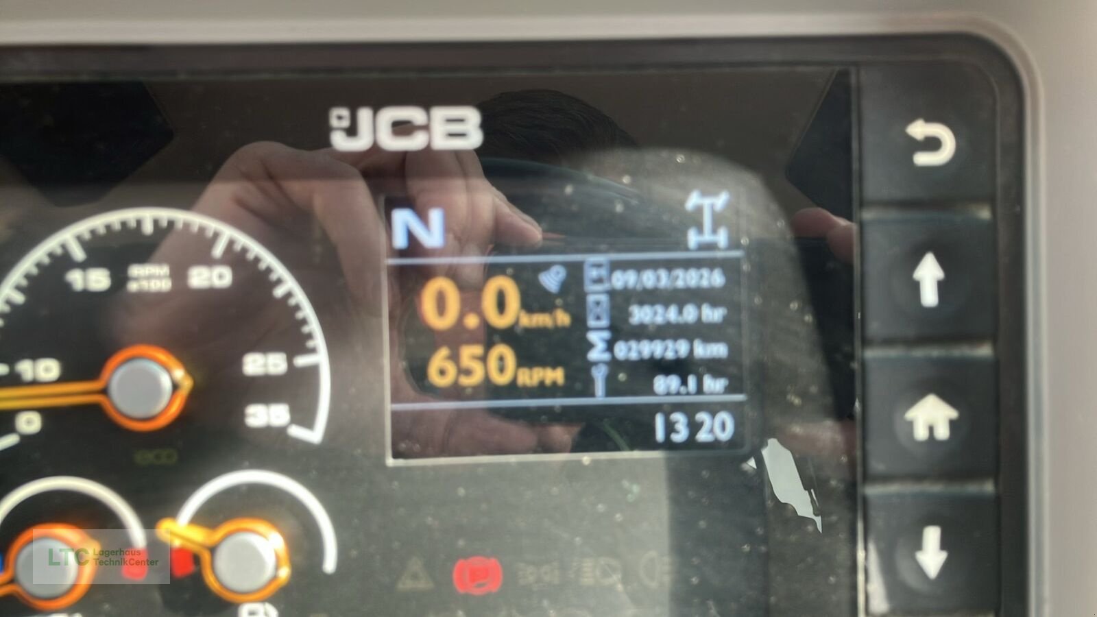 Traktor Türe ait JCB 4220, Gebrauchtmaschine içinde Großpetersdorf (resim 9)