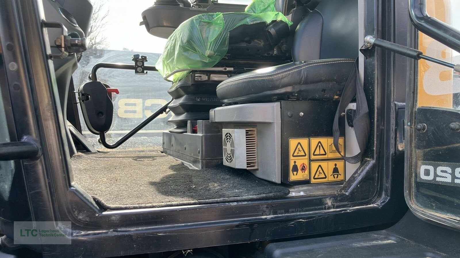 Traktor Türe ait JCB 4220, Gebrauchtmaschine içinde Großpetersdorf (resim 5)