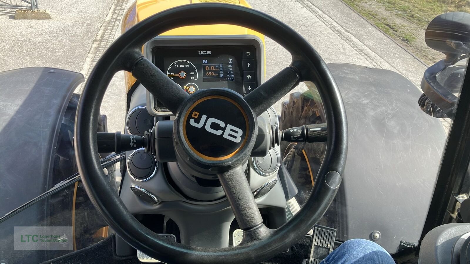 Traktor Türe ait JCB 4220, Gebrauchtmaschine içinde Großpetersdorf (resim 8)