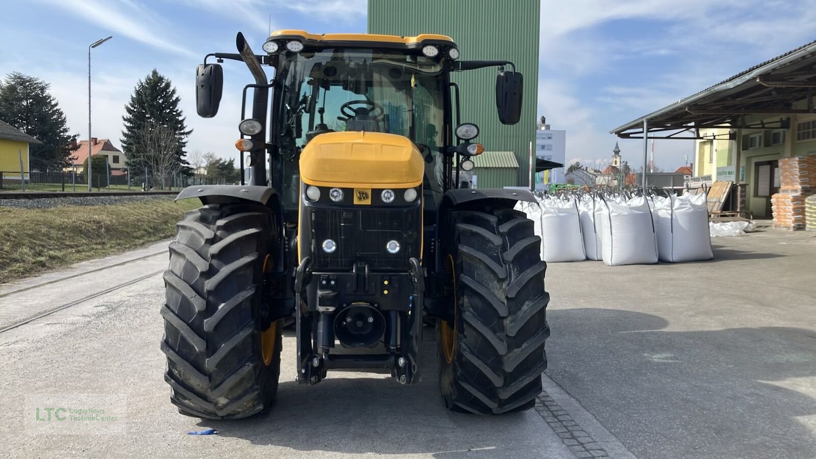 Traktor des Typs JCB 4220, Gebrauchtmaschine in Großpetersdorf (Bild 7)