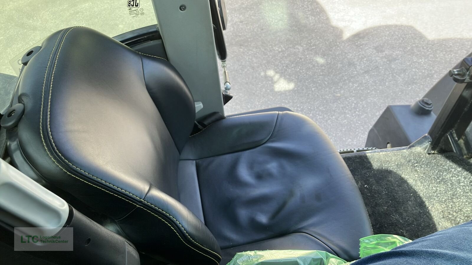 Traktor des Typs JCB 4220, Gebrauchtmaschine in Großpetersdorf (Bild 24)