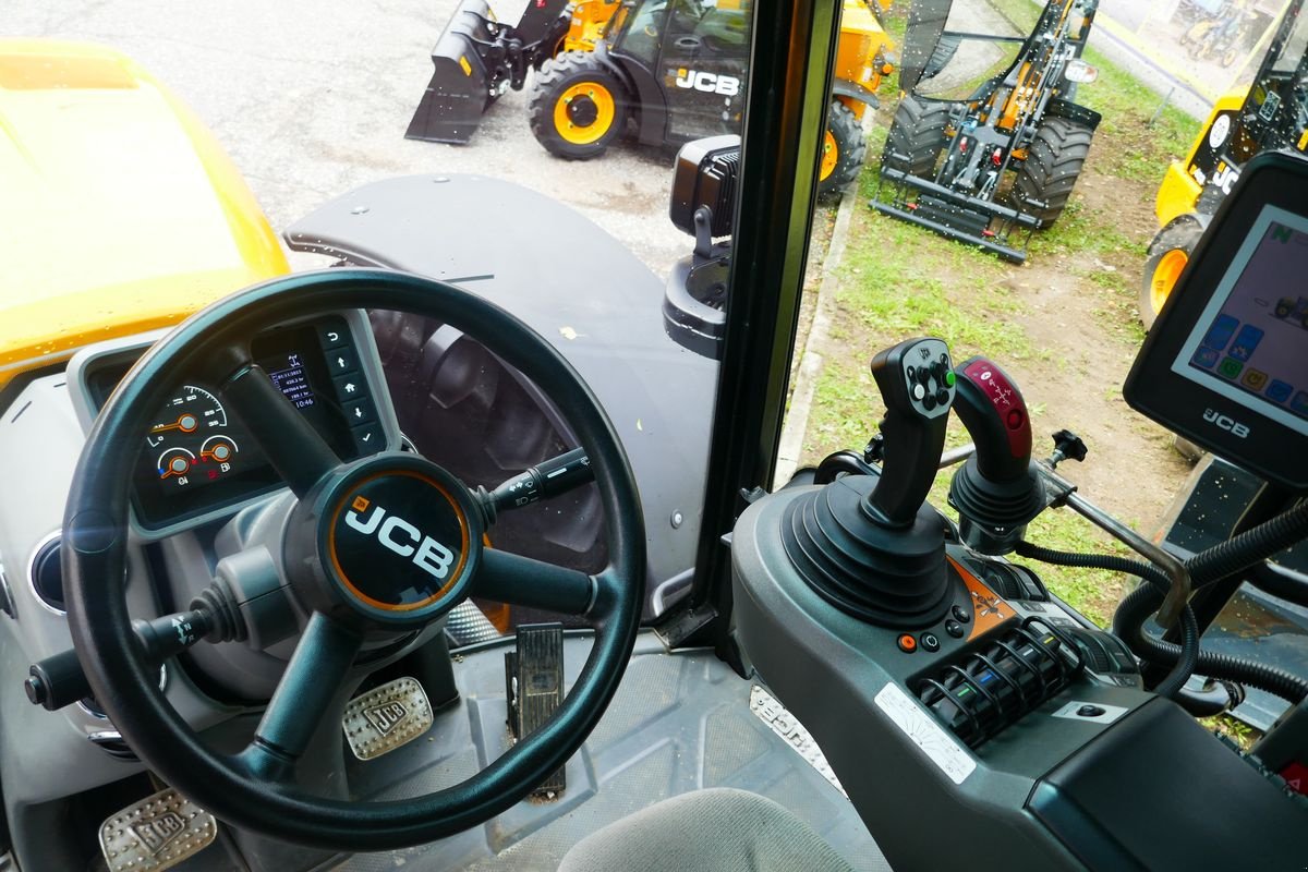 Traktor des Typs JCB 4220, Gebrauchtmaschine in Villach (Bild 7)