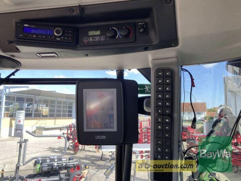 Traktor des Typs JCB 8330   1, Gebrauchtmaschine in Obertraubling (Bild 8)