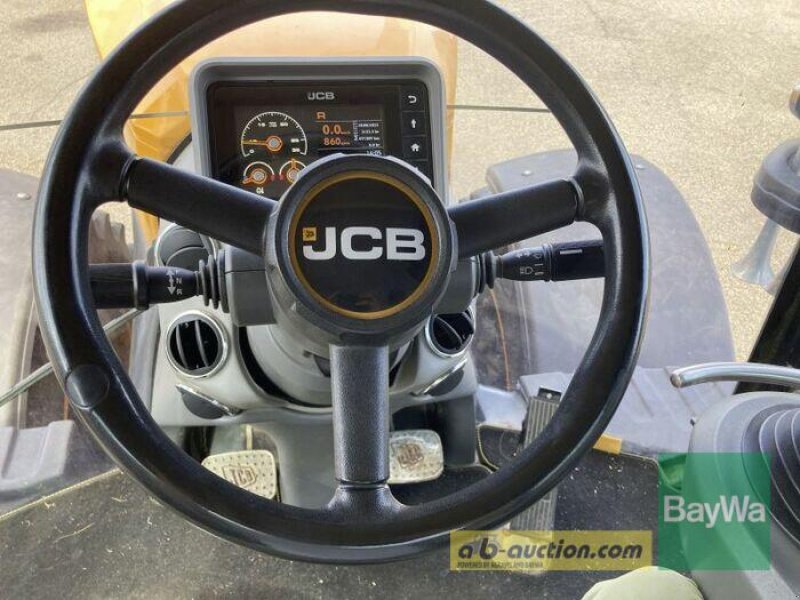 Traktor des Typs JCB 8330   1, Gebrauchtmaschine in Obertraubling (Bild 12)