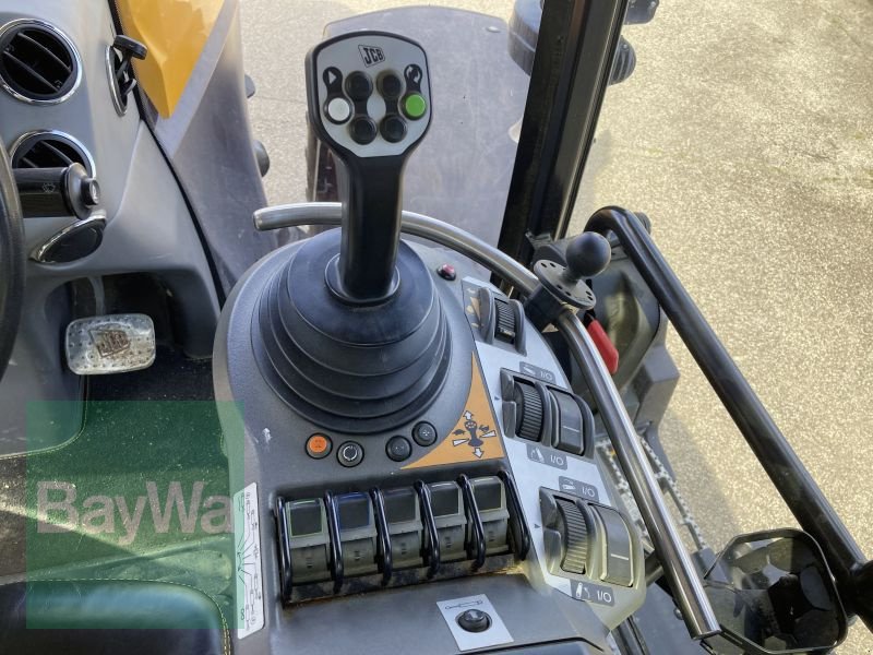 Traktor des Typs JCB 8330   1, Gebrauchtmaschine in Obertraubling (Bild 17)