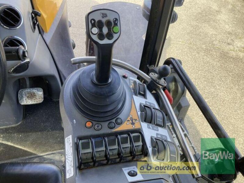 Traktor des Typs JCB 8330, Gebrauchtmaschine in Obertraubling (Bild 10)