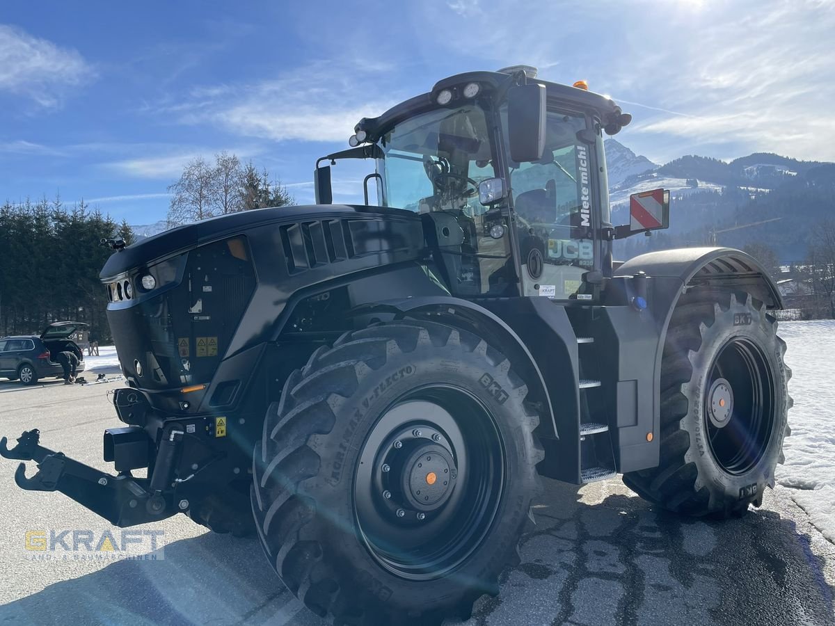 Traktor of the type JCB 8330, Mietmaschine in St. Johann in Tirol (Picture 4)