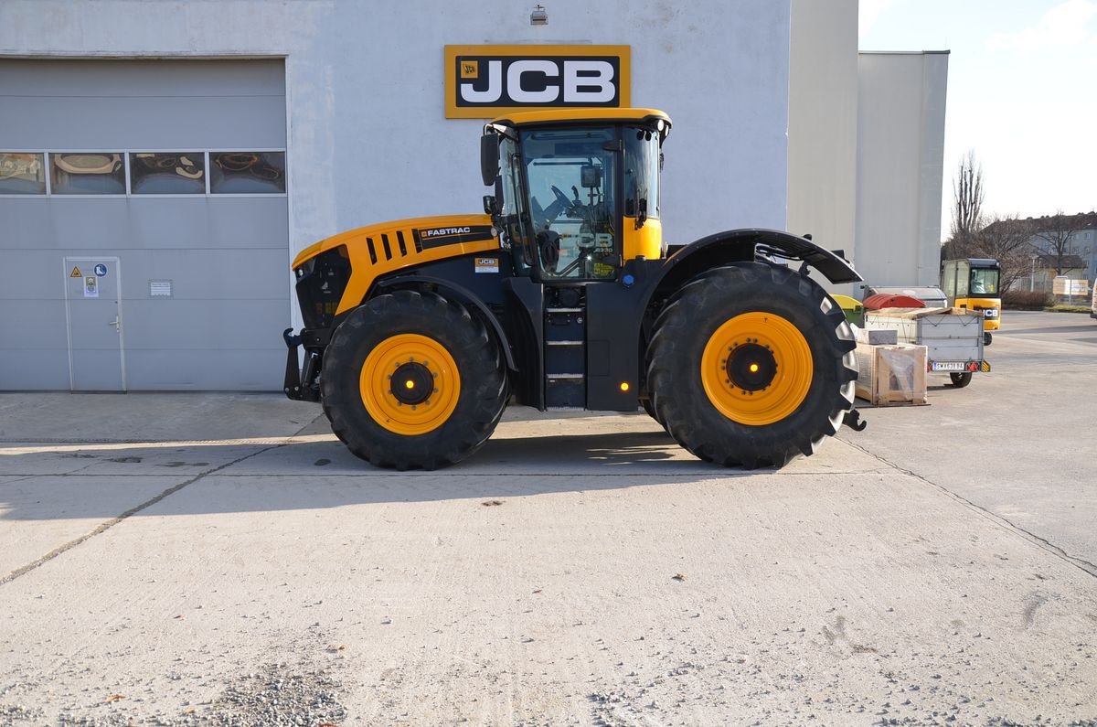 Traktor des Typs JCB 8330, Vorführmaschine in Wien (Bild 2)