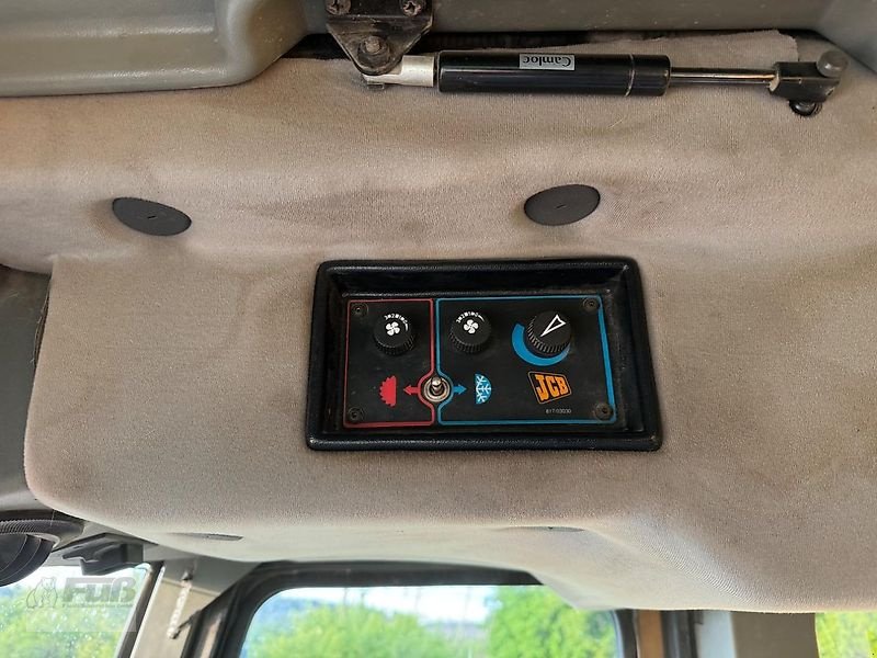 Traktor of the type JCB Fastrac 185/65, Gebrauchtmaschine in Pfeffenhausen (Picture 11)