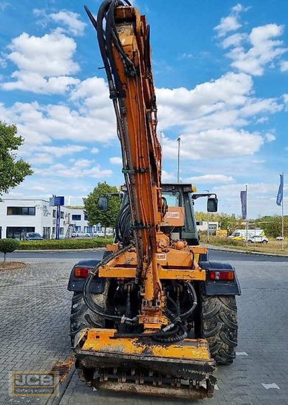 Traktor des Typs JCB Fastrac 2115 2 WD mit Gilbers Mähausleger, Gebrauchtmaschine in Frechen (Bild 4)